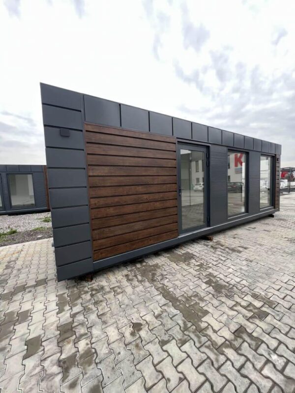800×300 cm Kantoorcontainer met Badkamer en Airconditioning – Moderne en Direct Instapklare Werkruimte