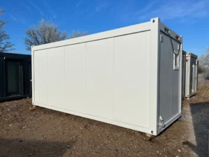 Sanitaire Container 6 × 2,44 m met 5 Toiletcabines | Volledig Geïsoleerd