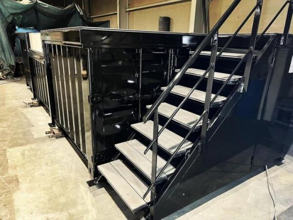Zwarte Containerzwembad 6 m in CORTEN®-staal – Volledig Uitgerust & Direct Klaar voor Gebruik