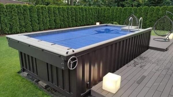 Containerzwembad 20 ft – Compact Multiniveau Model (Volledig Uitgerust)