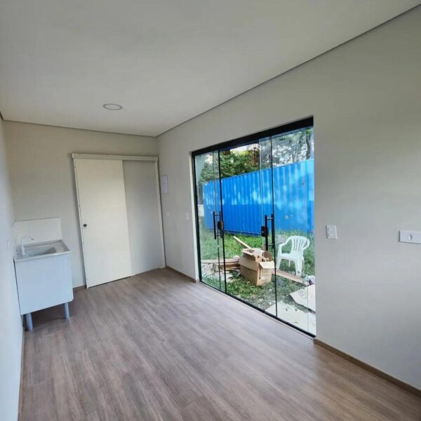 Kitnet 15 m² Standaard 2 – Compacte, Lichte en Functionele Woonunit