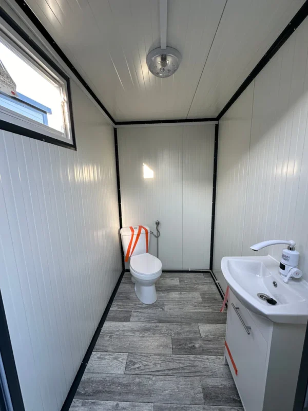 Dubbele Hygiënische Sanitaire Container 3×2 m – Compleet Uitgerust