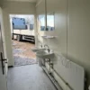 Sanitaire Container 6 × 2,44 m met 5 Toiletcabines | Volledig Geïsoleerd