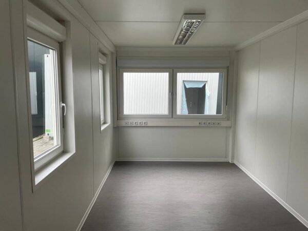 Volledig Uitgeruste en Geïsoleerde 20ft Kantoorcontainer – Klaar voor Gebruik
