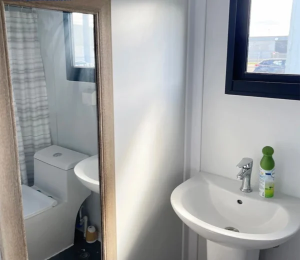 Prefab Containerwoning – Aanpasbaar, Bestand en Energie-efficiënt