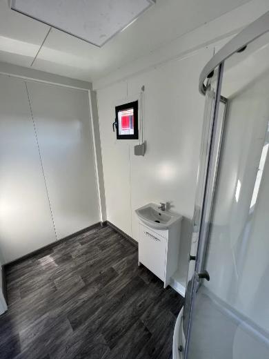 Modulaire Kantoorunit 800 × 300 cm met Douche – Volledig Uitgerust