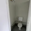 Sanitaire Container 6 × 2,44 m met 5 Toiletcabines | Volledig Geïsoleerd