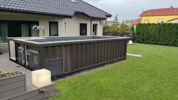 Containerzwembad 20 ft – Compact Multiniveau Model (Volledig Uitgerust)