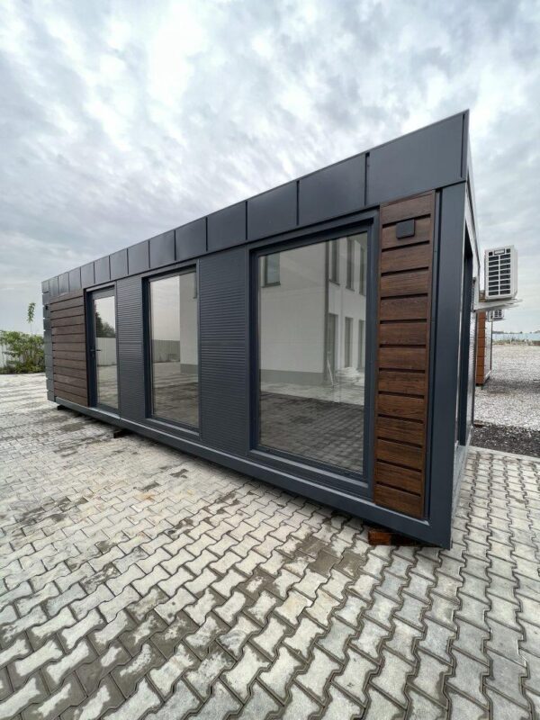 800×300 cm Kantoorcontainer met Badkamer en Airconditioning – Moderne en Direct Instapklare Werkruimte
