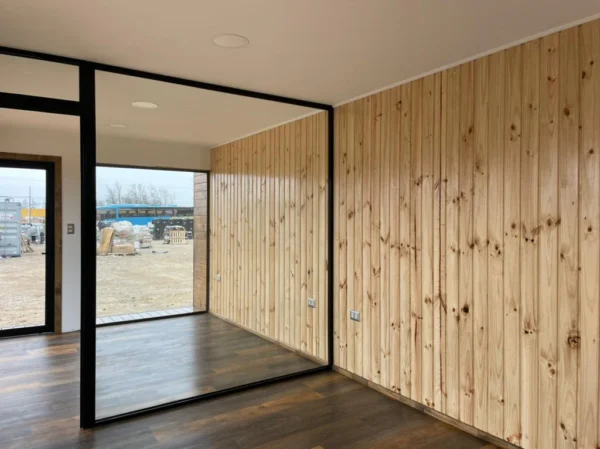Modulair Project DALÍ 8 × 3 m – Open Ruimte met Half Badkamer