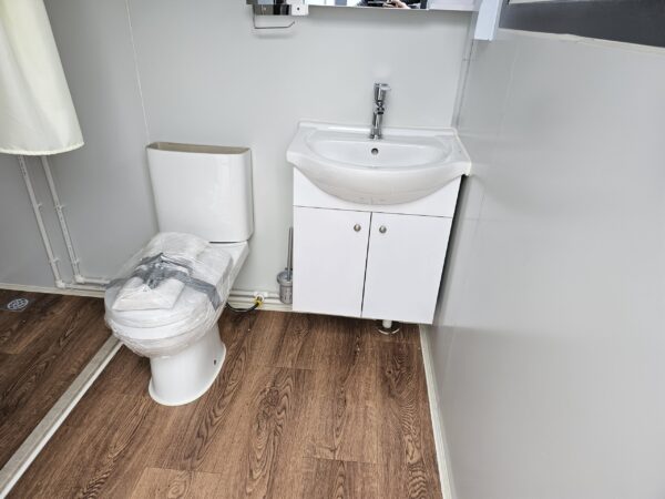 Mobiel Sanitair met Douche en Gordijn – Compacte Alles-in-één Sanitaire Unit