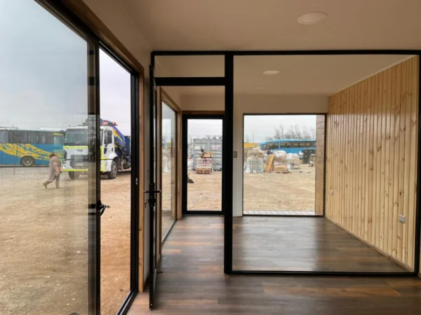 Modulair Project DALÍ 8 × 3 m – Open Ruimte met Half Badkamer
