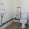 Compacte Sanitaire Monocontainer met Toilet en Urinoir – Direct Gebruiksklaar