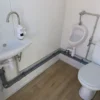 Compacte Sanitaire Monocontainer met Toilet en Urinoir – Direct Gebruiksklaar