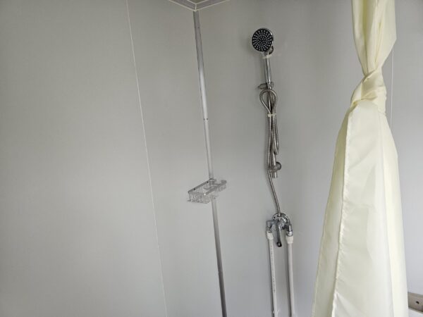 Mobiel Sanitair met Douche en Gordijn – Compacte Alles-in-één Sanitaire Unit