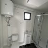 800×300 cm Kantoorcontainer met Badkamer en Airconditioning – Moderne en Direct Instapklare Werkruimte