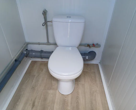 Dubbele Sanitaire Container met 2 Cabines – Geïsoleerd, Warm Water