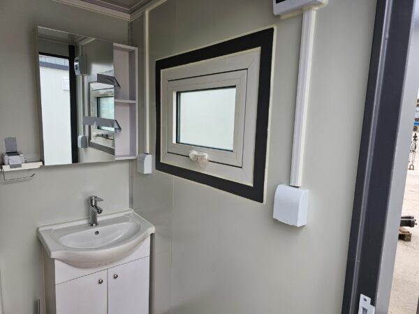 Mobiel Sanitair met Douche en Gordijn – Compacte Alles-in-één Sanitaire Unit