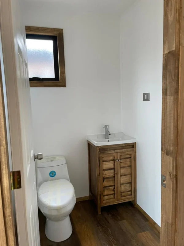 Modulair Project DALÍ 8 × 3 m – Open Ruimte met Half Badkamer